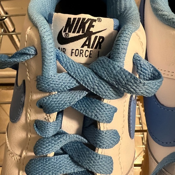 Nike Air Force one. Like new . - Picture 10 of 11
